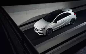   Mercedes-AMG A 45 4MATIC UK-spec - 2015