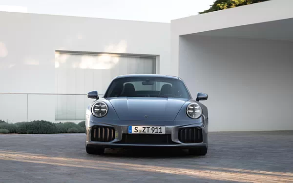   Porsche 911 Turbo S - 2025