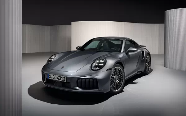   Porsche 911 Turbo S - 2025