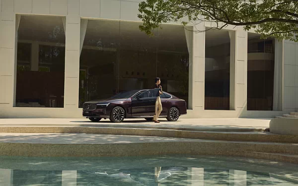   Volvo S90 T8 Recharge China-spec - 2025