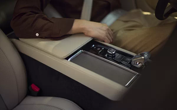   Volvo S90 T8 Recharge China-spec - 2025