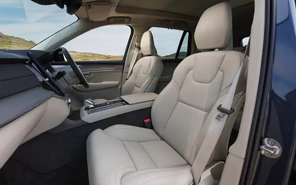   Volvo XC90 T8 Recharge AWD UK-spec - 2024