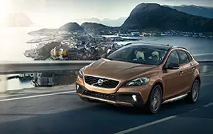   Volvo V40 Cross Country - 2013