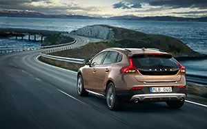   Volvo V40 Cross Country - 2013