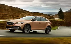   Volvo V40 Cross Country - 2013
