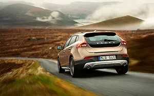   Volvo V40 Cross Country - 2013