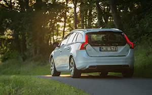   Volvo V60 Plug-in-Hybrid - 2014