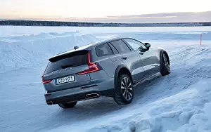   Volvo V60 T5 Cross Country - 2019