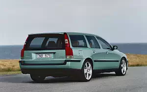   Volvo V70 R - 2004