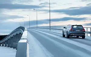   Volvo V90 D5 Cross Country - 2017