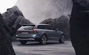   Volvo V90 B6 Cross Country - 2020