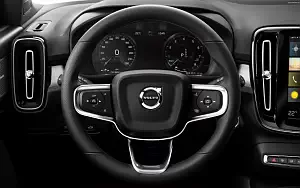   Volvo XC40 T5 Momentum - 2017