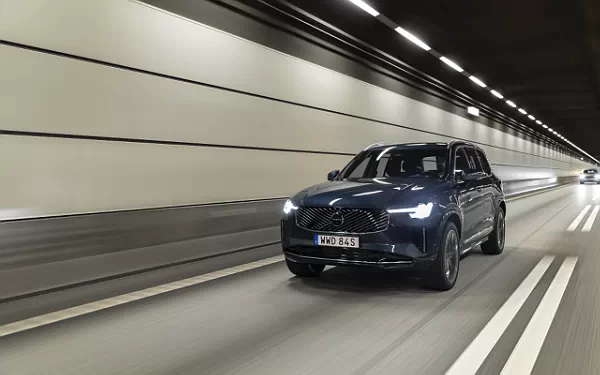   Volvo XC90 B5 AWD - 2024