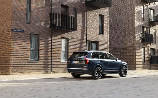  Volvo XC90 B5 AWD - 2024
