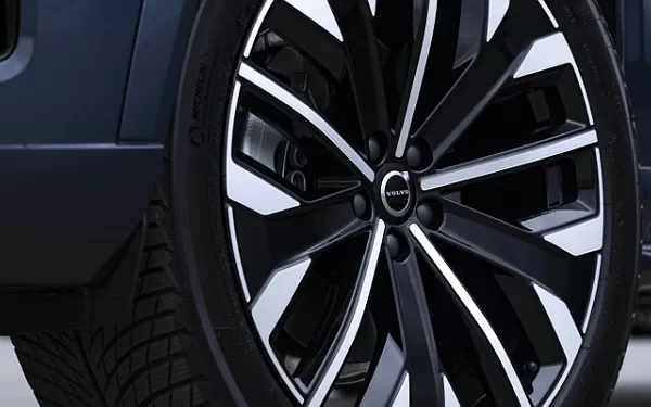   Volvo XC90 B5 AWD - 2024