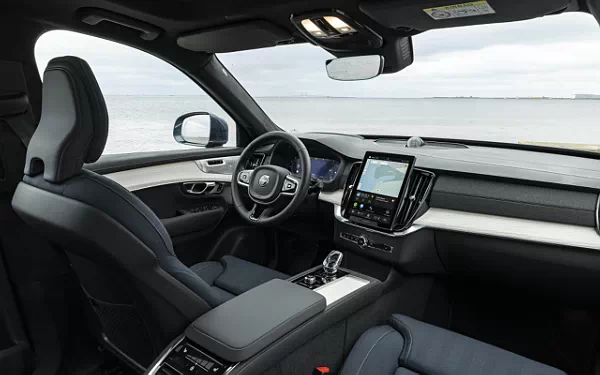   Volvo XC90 B5 AWD - 2024