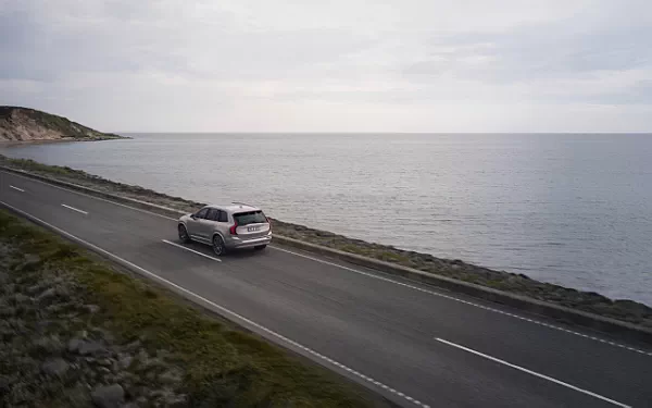   Volvo XC90 T8 Recharge AWD - 2024