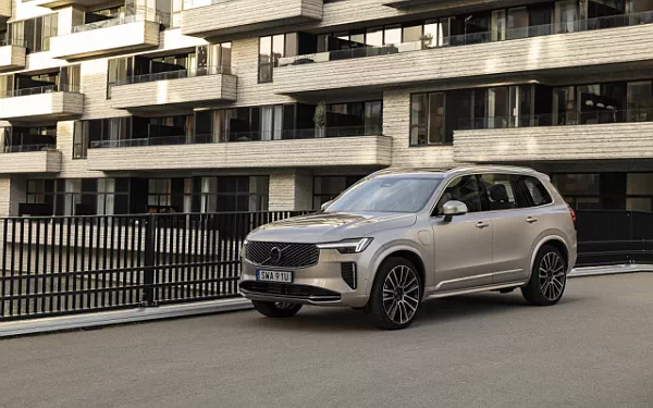   Volvo XC90 T8 Recharge AWD - 2024