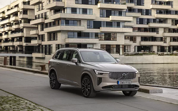   Volvo XC90 T8 Recharge AWD - 2024