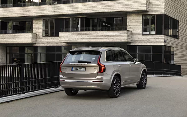  Volvo XC90 T8 Recharge AWD - 2024